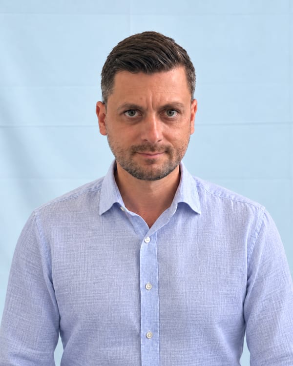 Portret Valentin Oprea