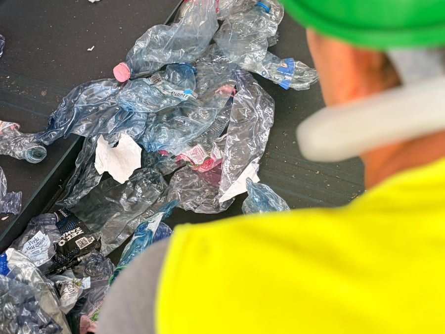 Visual inspection of the PET bottle stream