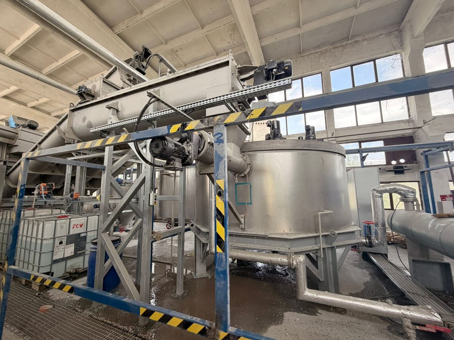 The hot-washing unit for PET flakes