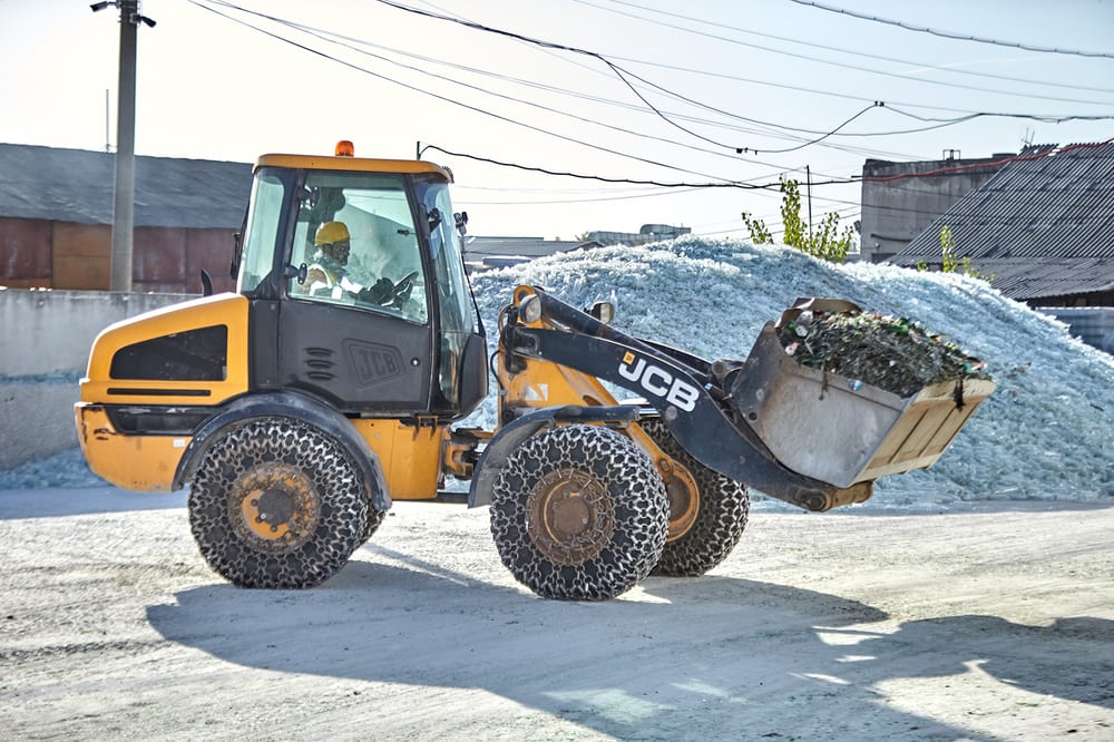 Front loader in front of a pile of cullet, at the FEPRA plant in Buftea